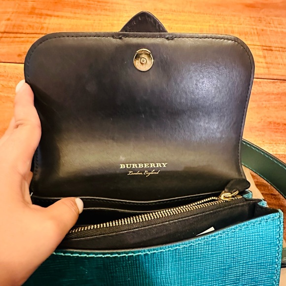 Burberry sling bag - Picture 5 of 13